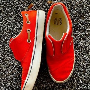 Toms youth girls size 3.5